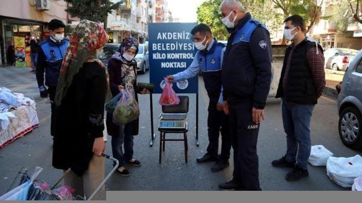Akdeniz Belediyesi zabıtası, semt pazarlarına tartı kontrol noktaları kurdu
