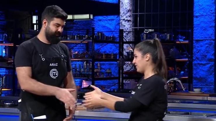 Dün akşam MasterChefte kim elendi, kim gitti 14 Kasım 2021 MasterChef Türkiyede son bölüm kim veda etti Azize elendi mi
