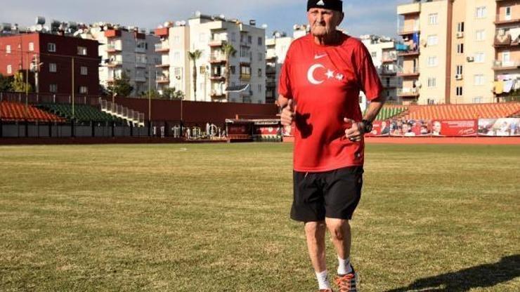 74 yaşındaki Ahmet Kahveci maratona hazırlanıyor