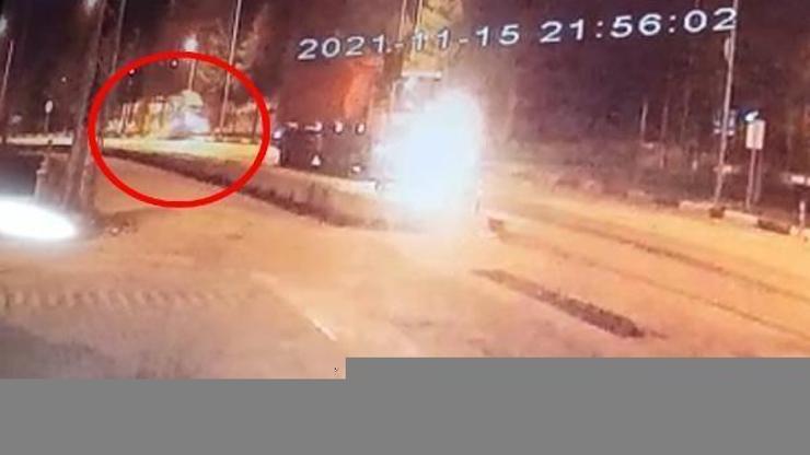Bordür taşına çarpıp takla atan araç, refüje savruldu