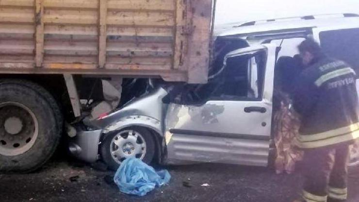 Hafif ticari araç kamyona arkadan çarptı: 1 yaralı