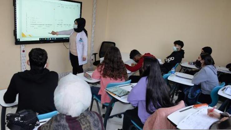 Diyarbakırda öğrencilere, belediyeden eğitim desteği