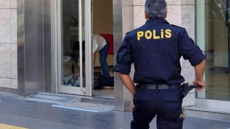 Bankada unutulan çanta korkuttu