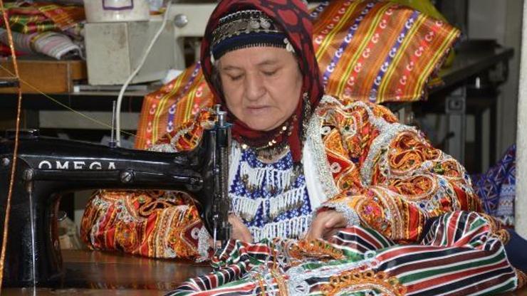 Yöresel kıyafetler ondan soruluyor