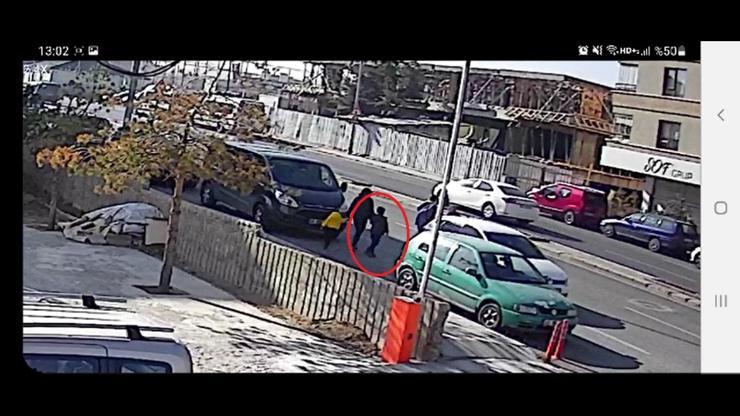 Yola fırlayan çocuğa otomobilin çarptığı anlar kamerada