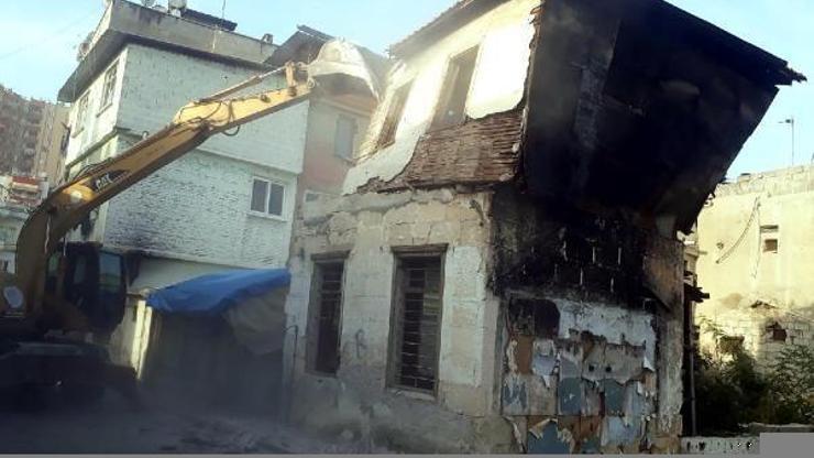 Akdeniz’de metruk yapılarla mücadele sürüyor