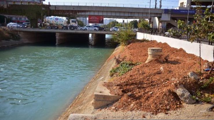 Koronavirüsten öldü, sulama kanalı kenarına yaptığı bostan talan oldu