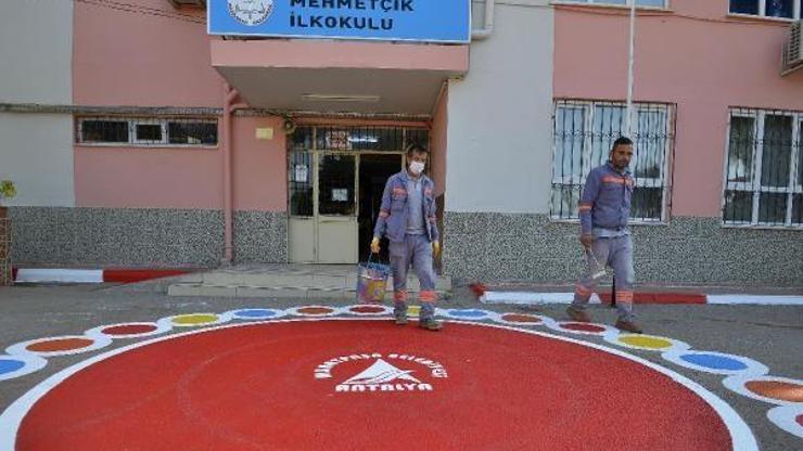 Okul bahçelerinde hummalı çalışma