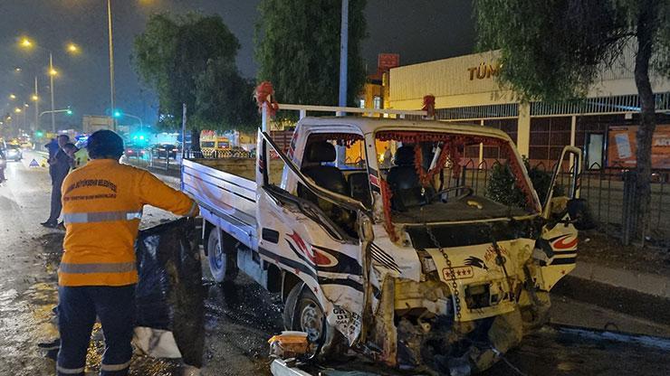 TIRın çarptığı kamyonet devrildi: 1 ölü, 2 yaralı