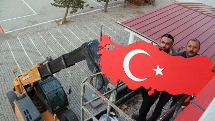Müdür ve öğretmenler tatilde okulun eksiklerini giderdi