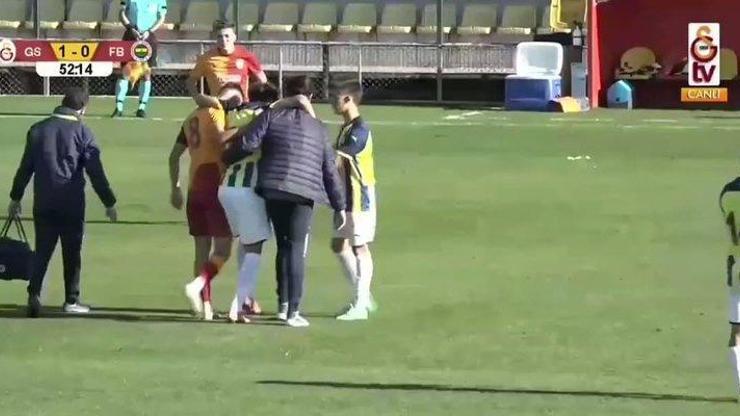Galatasaray-Fenerbahçe U19 derbisinde dostluk rüzgarı