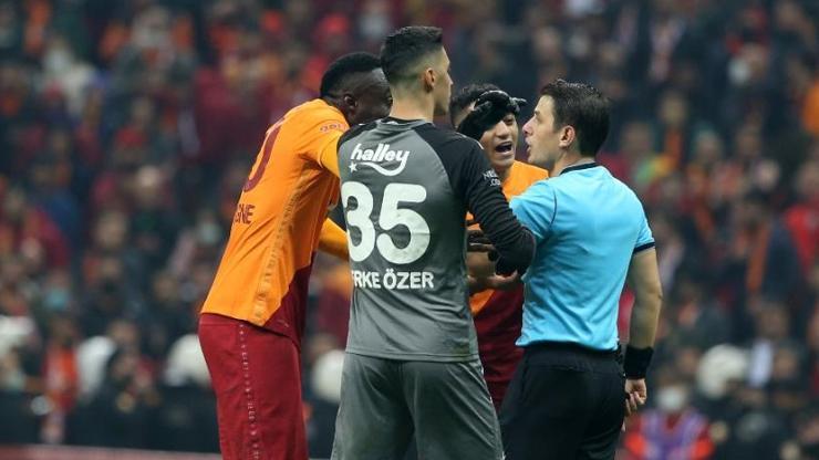 Kewell ve Luganodan derbinin hakemine eleştiri