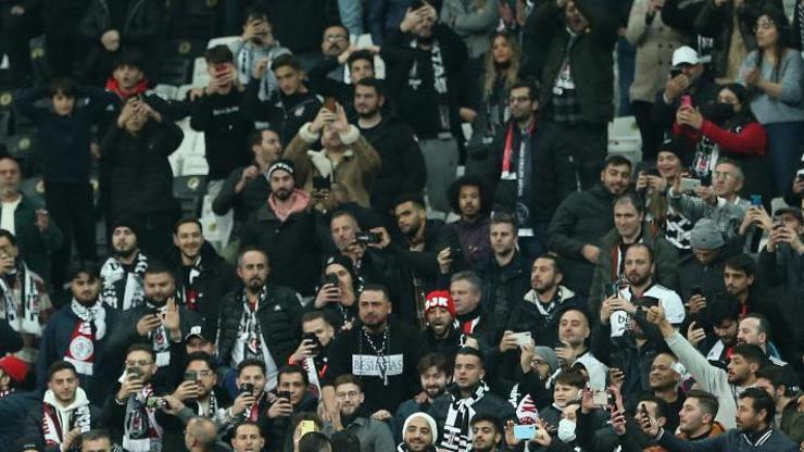 Beşiktaşlı taraftarlardan Sergen Yalçın’a destek