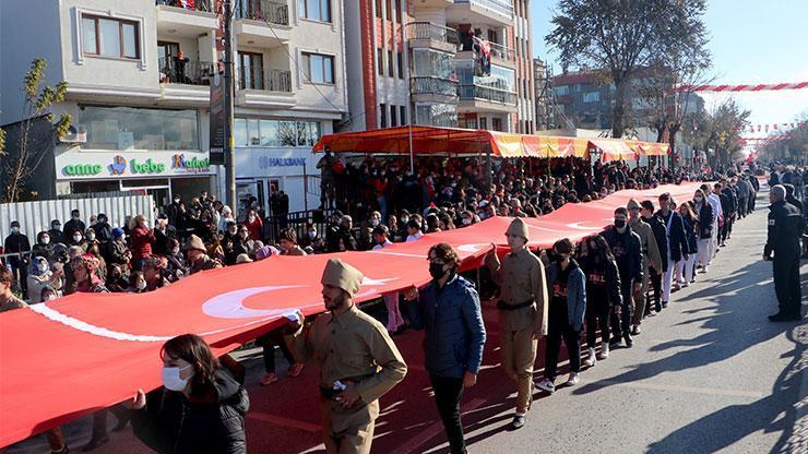 Edirnede kurtuluş günü kutlaması; 100 metrelik Türk bayrağı taşıdılar