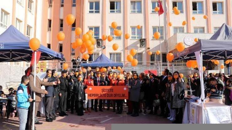 İzmirde kadına şiddete dikkat çekildi
