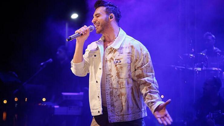Emre Kayadan esprili benzetme