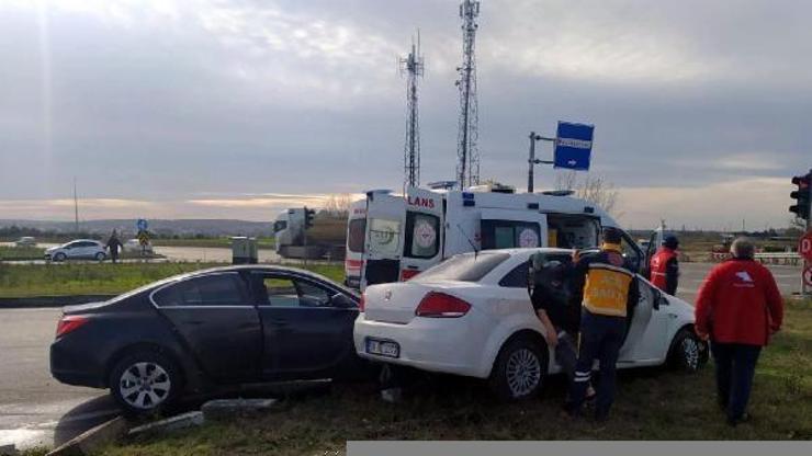 Sarayda iki otomobil çarpıştı: 5 yaralı