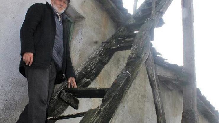 135 yıllık ahşap minareye sahip çıkıyorlar