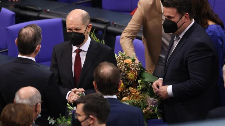 Almanyanın yeni başbakanı Olaf Scholz seçildi