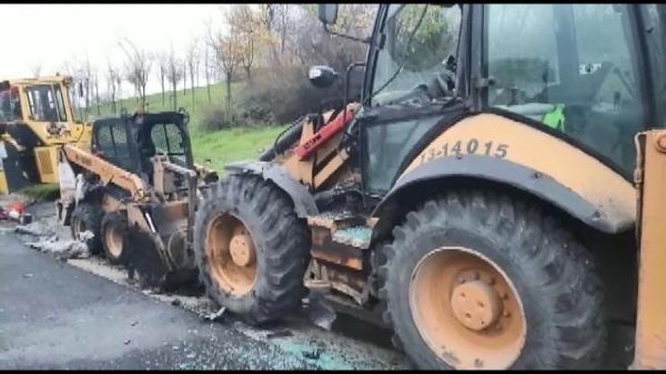 TEM Otoyolunda kamyon yol kenarındaki iş makinelerine çarptı