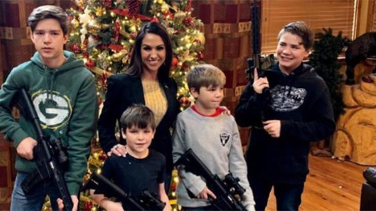 Amerika bu kareleri tartışıyor Noel Baba gelirken cephane getir