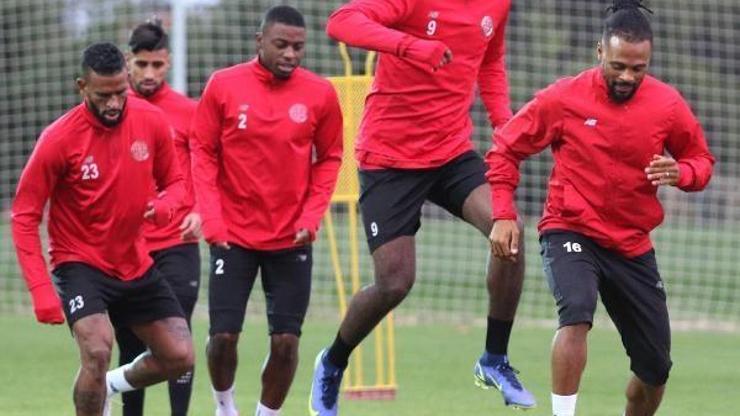Antalyasporda Fredy cezalı, Amilton ise tamamladı
