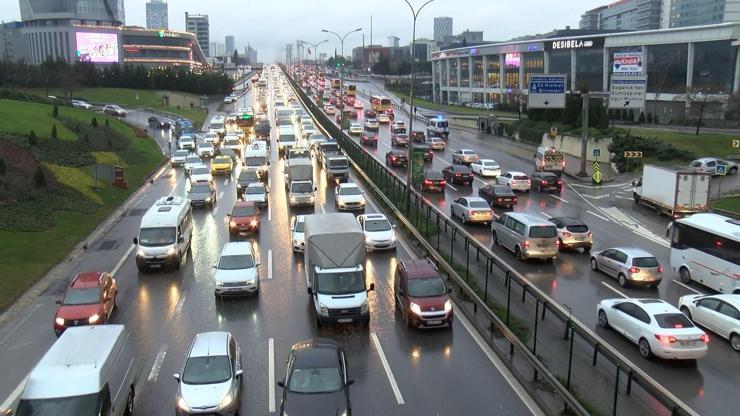 İstanbulda trafik yoğunluğu yüzde 80e ulaştı