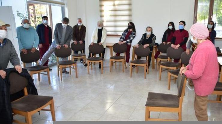 Huzurevi sakinleri güne sporla başlıyor