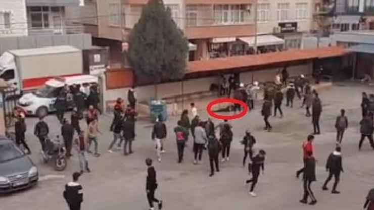 Öğrenci ve veliler arasında kavga çıktı