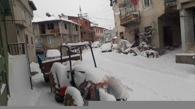 Orhaneli’de kar yağışı hayatı olumsuz etkiliyor