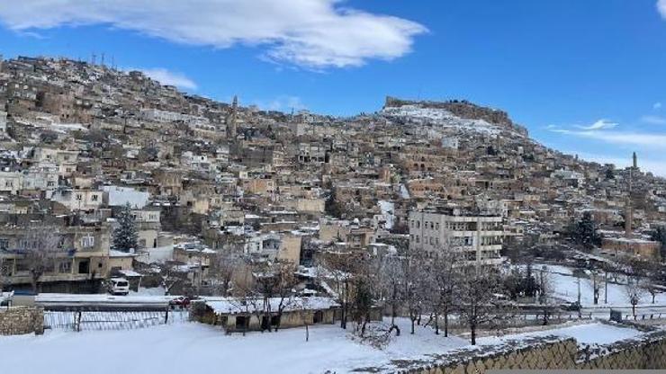 Mardine yılın ilk karı düştü