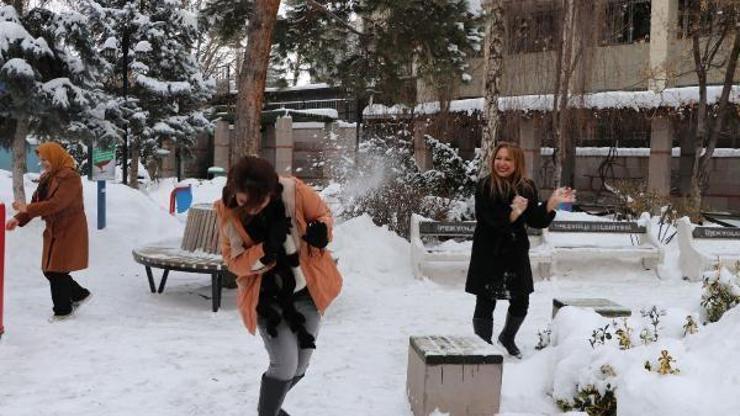 Vana gelen İranlılar, karın keyfini çıkardı