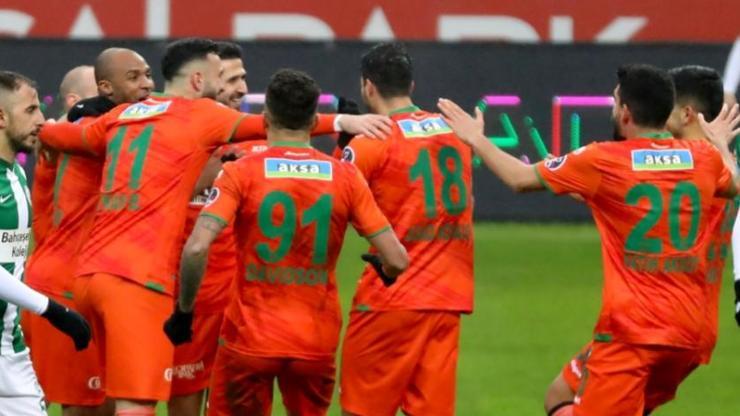 Alanyaspora galibiyeti Emre Akbaba getirdi