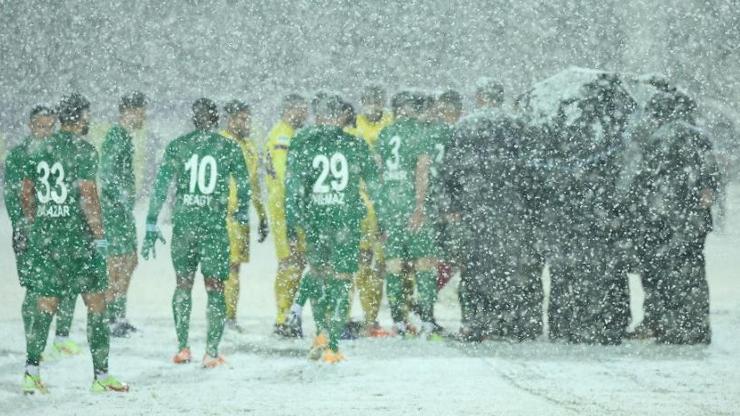 Eyüpspor-Bursaspor maçı ileri bir tarihe ertelendi