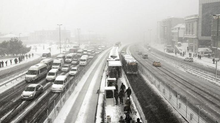 İstanbulda kar yağışı devam edecek mi İstanbula turuncu uyarı 25 Ocak 2022 il il hava durumu