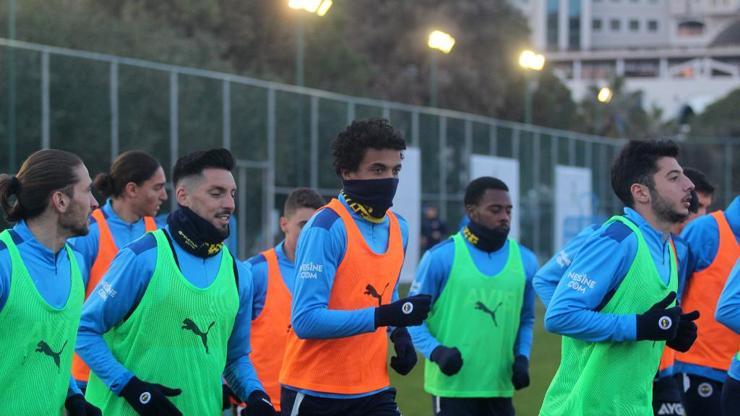 İsmail Kartal Luiz Gustavo ile yakından ilgilendi
