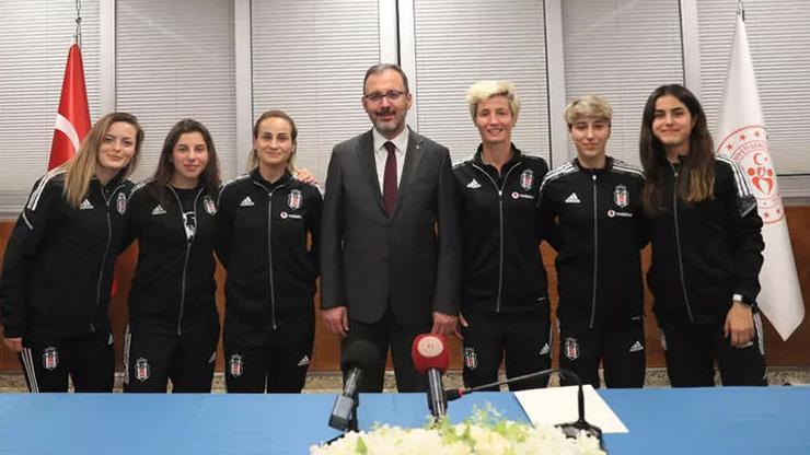 Bakan Kasapoğlu, Beşiktaş Kadın Futbol Takımını kabul etti