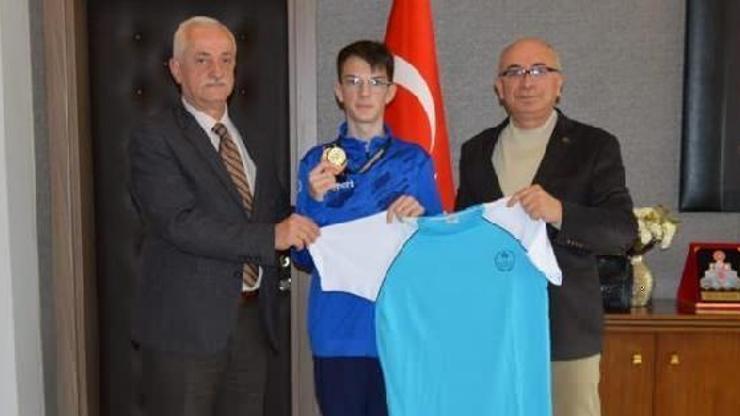 Lüleburgazlı Eymen, yüksek atlamada Türkiye birincisi oldu