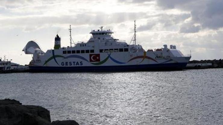 Gökçeada ve Bozcaadaya feribot seferlerine fırtına engeli