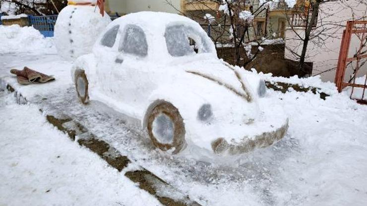 Çocukların kardan otomobili ilgi gördü