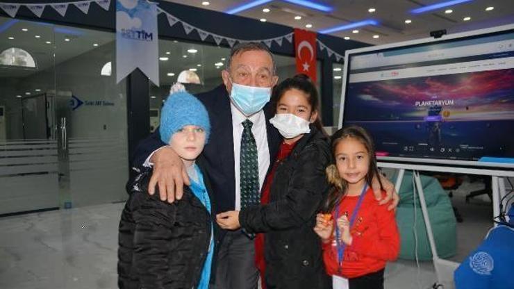 Başkan Akay, SEYTİM ve Selman-ı Pak Kültür Merkezini tanıttı