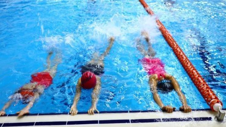 Astım tanısı konmuş çocuklar için özel yüzme kursu