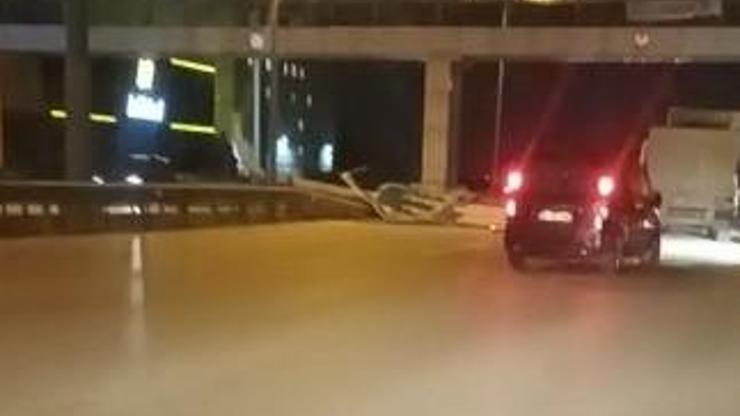 Bursada şiddetli lodos trafik levhalarını devirdi