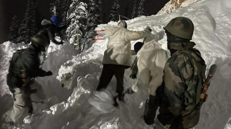 Hindistan’da çığ felaketi: 7 asker öldü