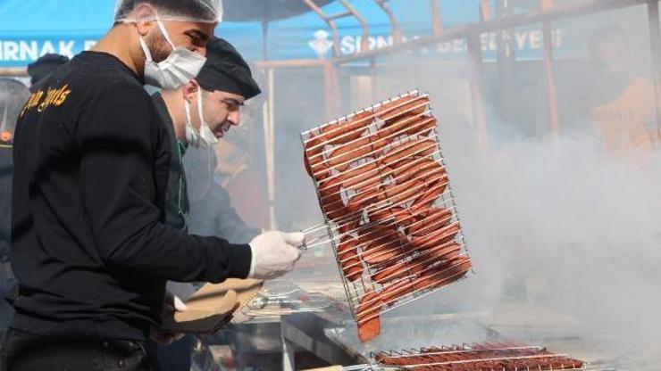 Sucuk günü etkinliğinde 6 bin kişiye ekmek arası sucuk dağıtıldı