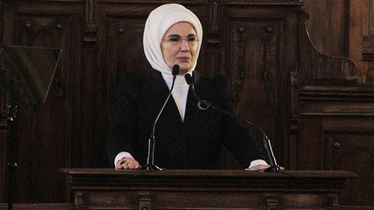Emine Erdoğan: Hastalığı en hafif seyriyle geçiriyorum