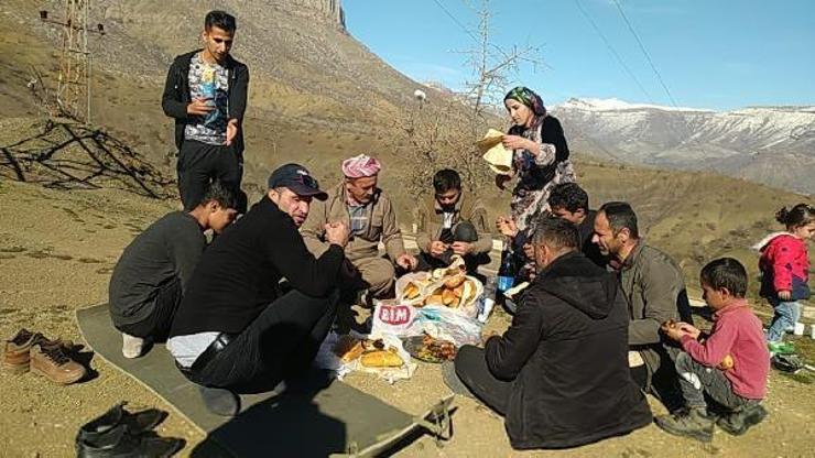 Kış ortasında Balkaya Dağlarında piknik
