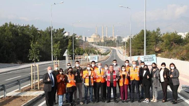 Üniversite Caddesindeki yeni yol trafiğe açıldı