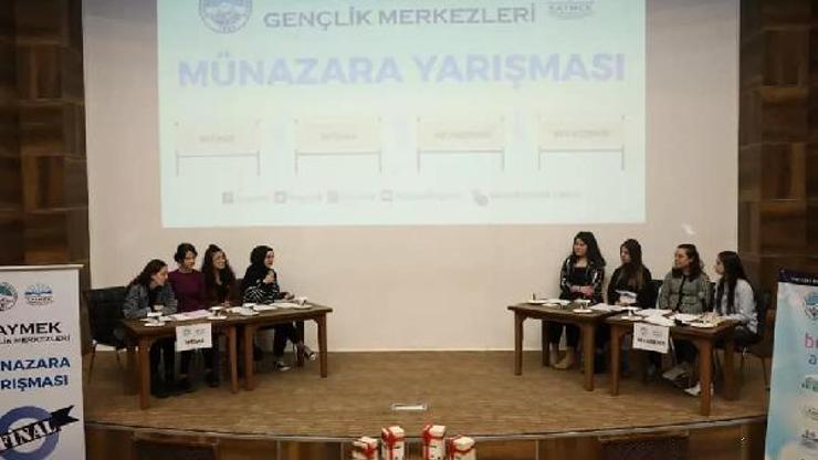 Öğrenciler münazarada yarıştı