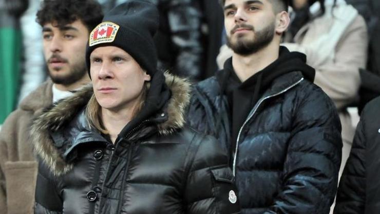 Domagoj Vida tribünden izledi